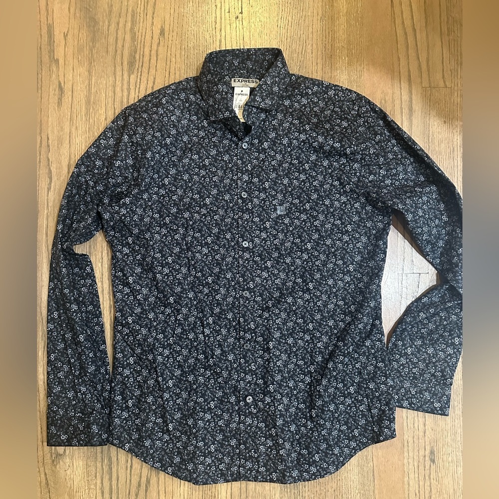 Express NWT Menβs Button-Down Floral Fitted Dress Shirt-Size Large